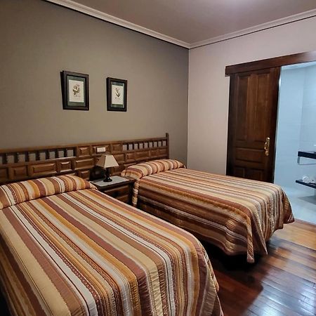 Hosteria Miguel Angel Santillana del Mar Bagian luar foto